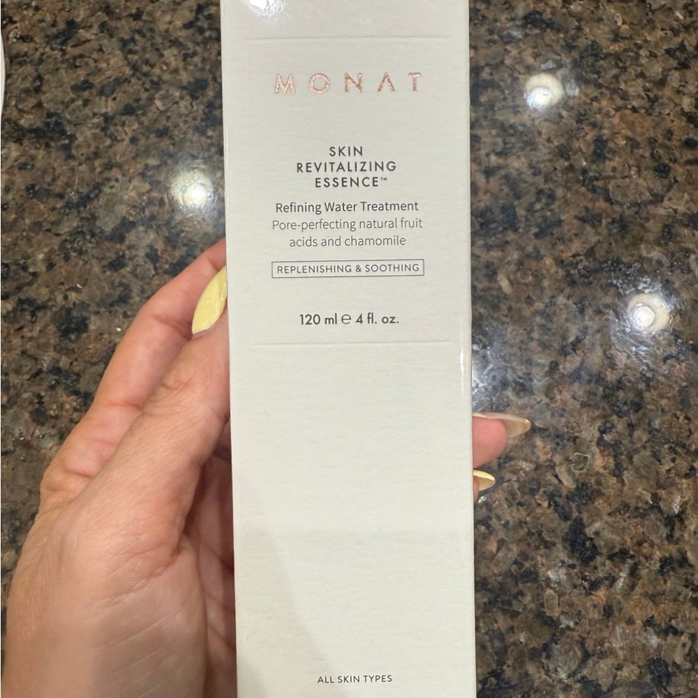 Monat Skin Revitalizing Essence - Cream